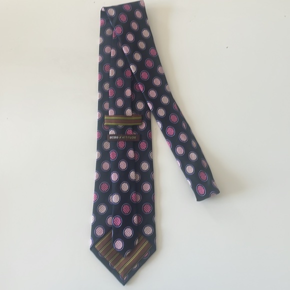 BCBG Handsewn Silk Navy and Pink Men’s Necktie - Picture 5 of 8